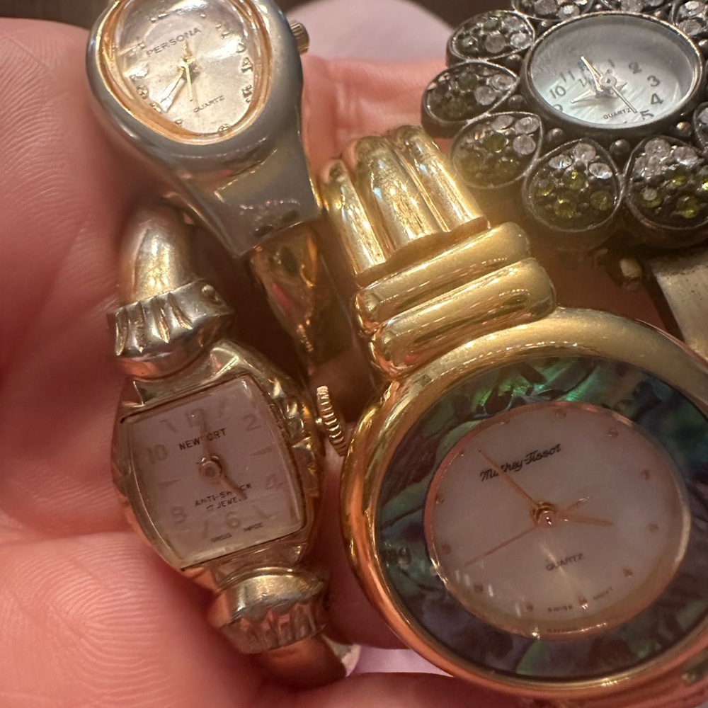 Gold Tone Women's Fashion Watch with Mother-of-Pearl Dial - Unbranded